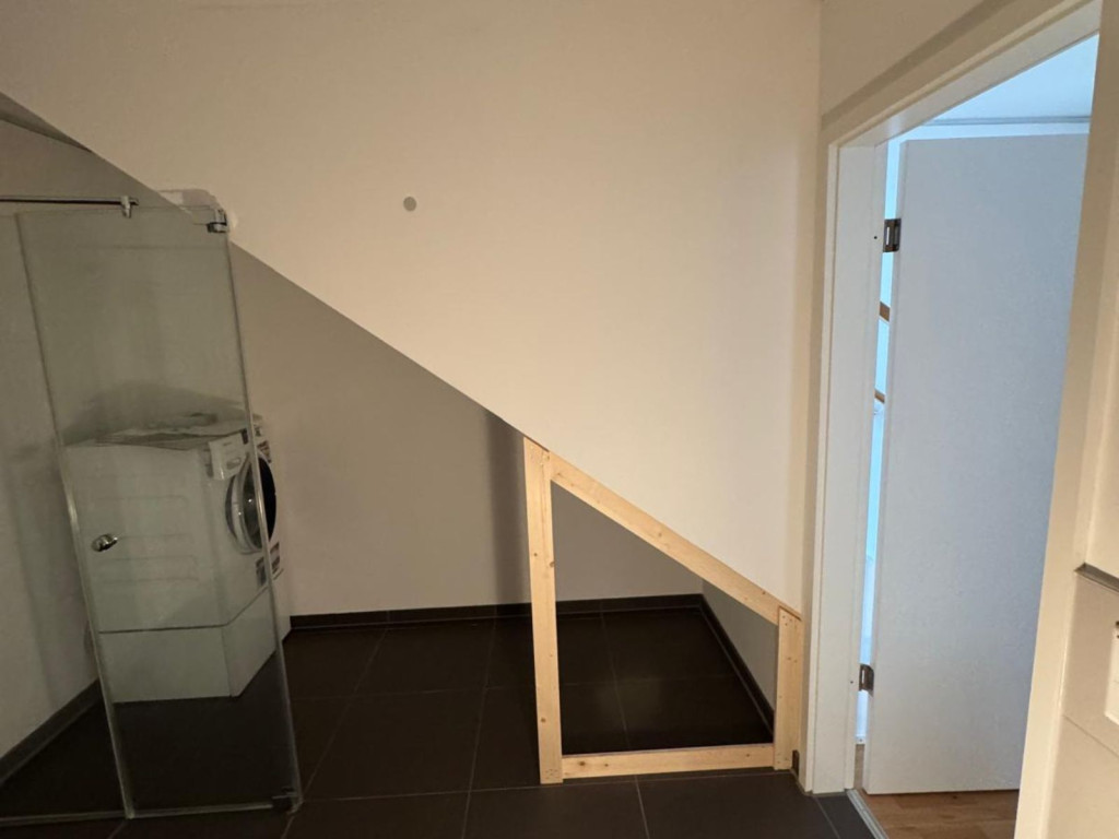 Kommode mit Schr&auml;ge